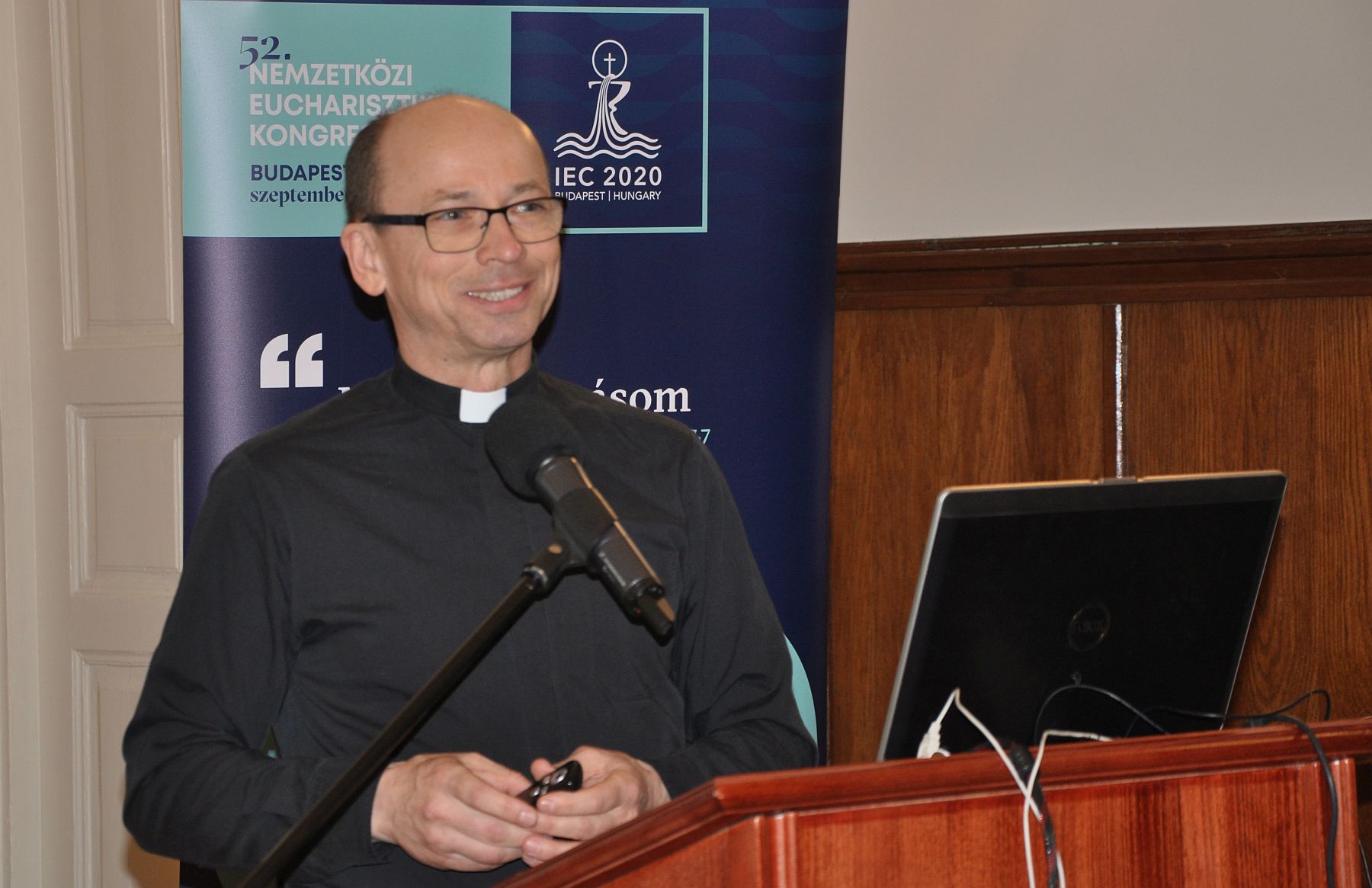 Nagyheti beszélgetés Dózsa István atyával, a Székesfehérvári Bazilika plébánosával